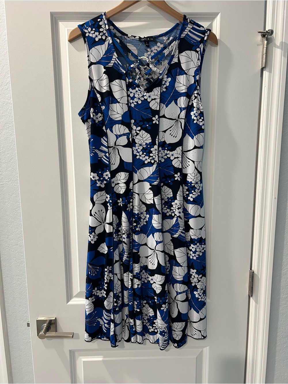 Sami & Jo Blue Black White Floral Sleeveless Dress